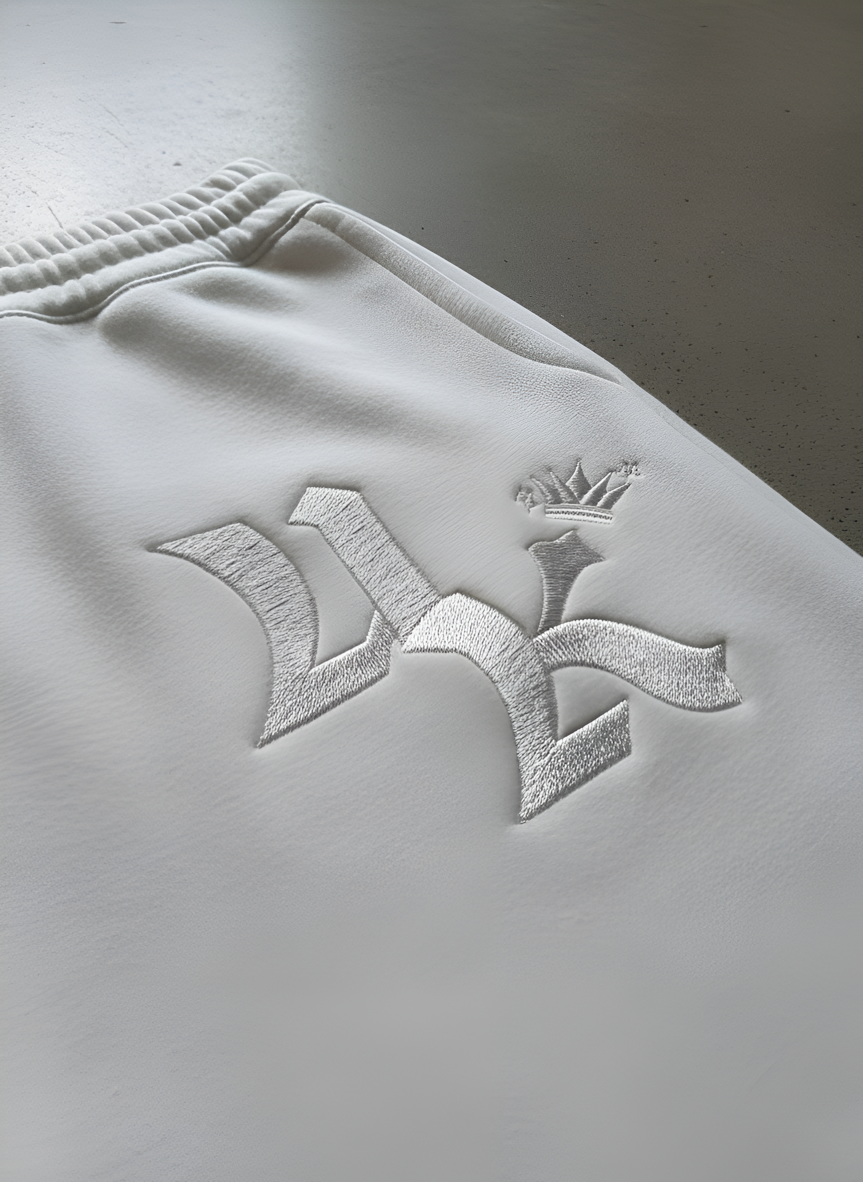 Meridian Sweats in Silver Mist